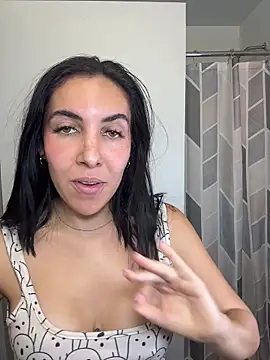 Lolathebaddie online show from October 2025 05:06:02 PM