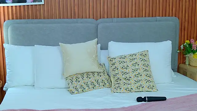 JulliRoss online show from April 2026 06:19:01 AM