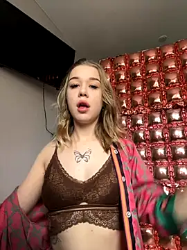 Snapshot of AngellnSilk chatting on October 2025 06:52:02 AM AngellnSilk online show from October 2025 06:52:02 AM