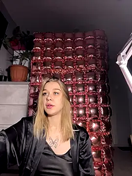 Snapshot of AngellnSilk chatting on October 2025 08:26:01 AM AngellnSilk online show from October 2025 08:26:01 AM