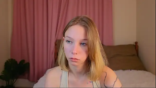 Snapshot of LilyVoise chatting on October 2025 12:39:01 PM LilyVoise online show from October 2025 12:39:01 PM