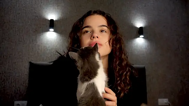 milykitty online show from October 2025 01:07:02 PM