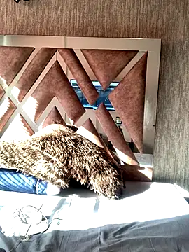 LunaMoore Pink online show from November 2025 12:38:01 PM