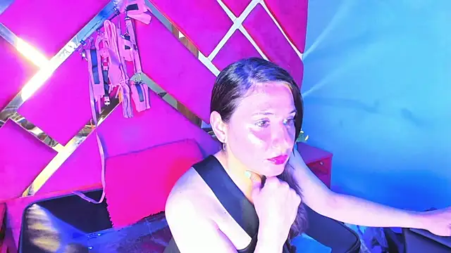 Kylie Bloom online show from April 2026 10:43:01 PM