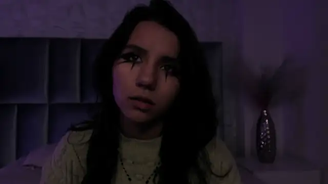 HollyPeach online show from March 2026 07:25:01 PM