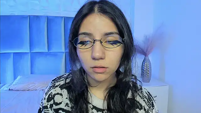 HollyPeach online show from April 2026 07:31:02 PM