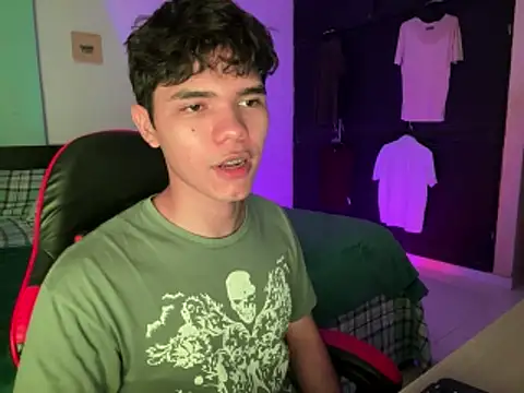 Im Camii online show from April 2026 06:36:02 PM