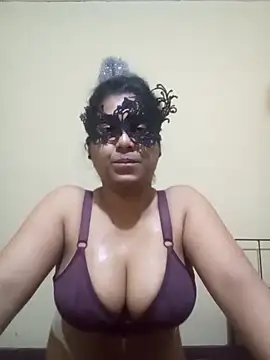 Expose Queen online show from February 2026 04:43:02 PM