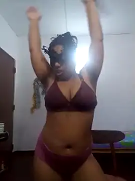 Expose Queen online show from April 2026 08:01:02 PM