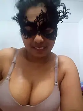 Expose Queen online show from July 2026 06:23:01 PM