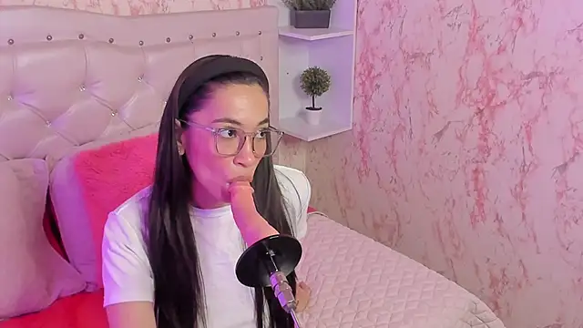 GabbiePrice online show from November 2025 03:38:02 PM