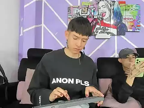 heyy noah11 online show from April 2026 01:20:01 PM