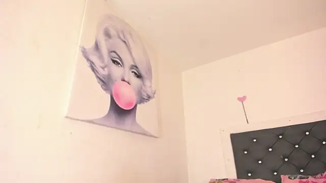 BiancaValentinna online show from December 2025 01:56:02 AM