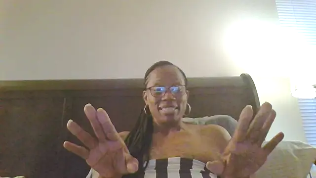 Snapshot of SweetCandy85 chatting on October 2025 10:20:02 PM SweetCandy85 online show from October 2025 10:20:02 PM