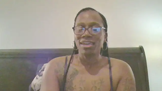 Snapshot of SweetCandy85 chatting on October 2025 01:39:02 AM SweetCandy85 online show from October 2025 01:39:02 AM