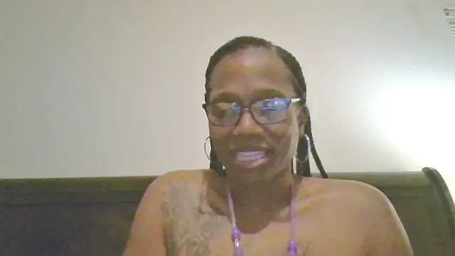 Snapshot of SweetCandy85 chatting on October 2025 03:06:01 AM SweetCandy85 online show from October 2025 03:06:01 AM