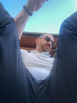 AlexGogo23 online show from April 2026 01:37:01 PM