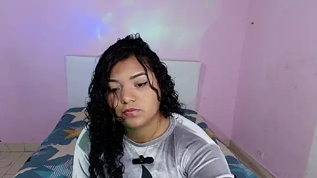 Snapshot of AlissonCurly_ chatting on October 2025 06:17:02 PM AlissonCurly online show from October 2025 06:17:02 PM