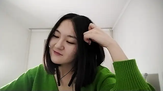 Lyndasilk online show from November 2025 03:13:02 PM