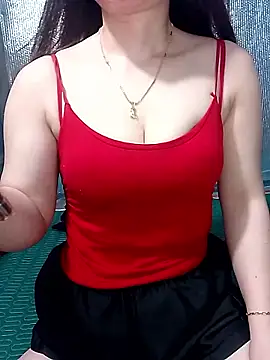 Snapshot of LeanaLy chatting on May 2026 12:30:01 AM LeanaLy online show from May 2026 12:30:01 AM