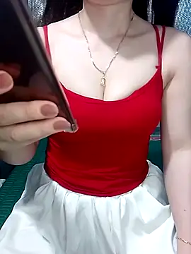 Snapshot of LeanaLy chatting on May 2026 11:38:02 AM LeanaLy online show from May 2026 11:38:02 AM