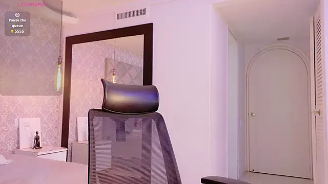 CARO ADAMS1 online show from February 2026 11:04:01 AM