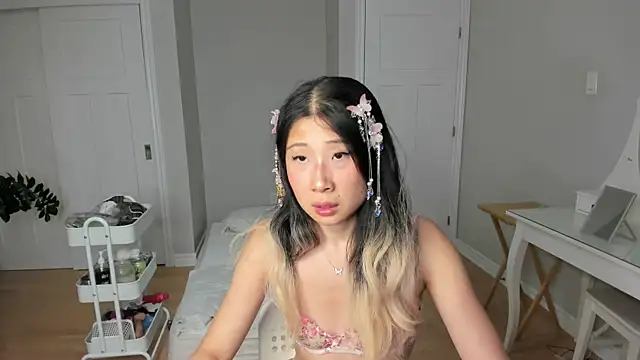 Jiwooe online show from August 2026 10:41:01 PM