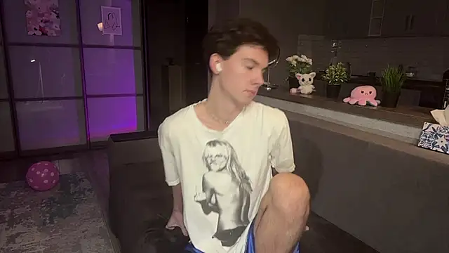 Jeremy1Scott online show from November 2025 03:39:01 AM