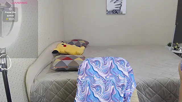 beautiful moon3 online show from April 2026 02:45:01 PM