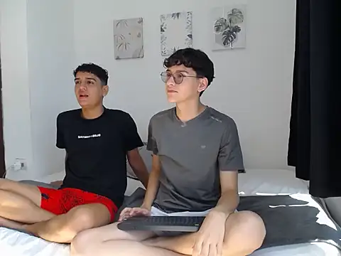 Snapshot of SpritzBoys chatting on October 2025 02:06:02 PM SpritzBoys online show from October 2025 02:06:02 PM