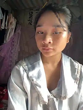 Linh-xxx online show from October 2025 06:57:01 AM