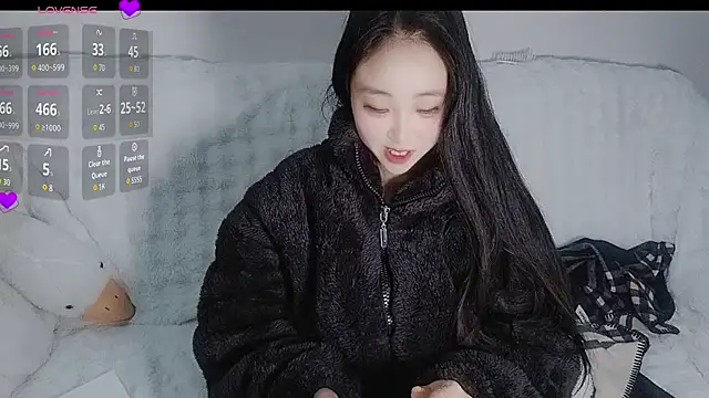 Snapshot of hyp0crite chatting on February 2026 04:11:01 AM hyp0crite online show from February 2026 04:11:01 AM