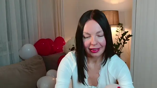 LittleNicolee online show from February 2026 06:48:01 PM