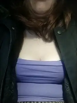 YiyinLy online show from December 2025 08:05:02 PM