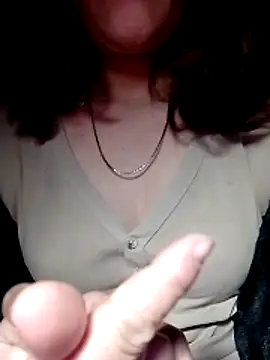 YiyinLy online show from January 2026 07:28:02 PM