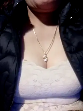 YiyinLy online show from March 2026 08:58:02 PM