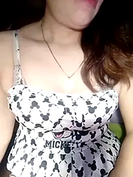 YiyinLy online show from April 2026 09:18:02 PM