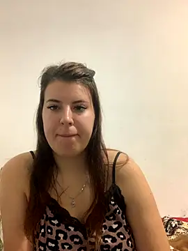 Snapshot of MiraCastellon chatting on November 2025 11:48:01 PM MiraCastellon online show from November 2025 11:48:01 PM