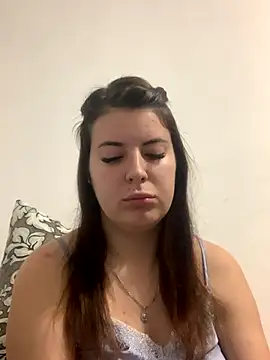 Snapshot of MiraCastellon chatting on November 2025 11:32:02 AM MiraCastellon online show from November 2025 11:32:02 AM