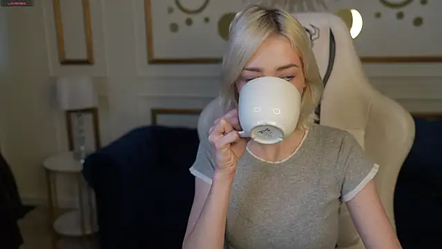 Jessica start online show from November 2025 11:24:02 AM