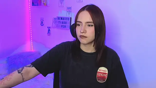 Emily Lindey online show from February 2026 01:04:01 AM