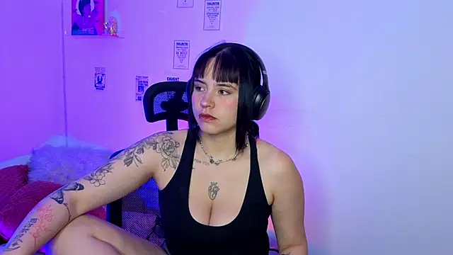 Emily Lindey online show from April 2026 04:56:01 AM