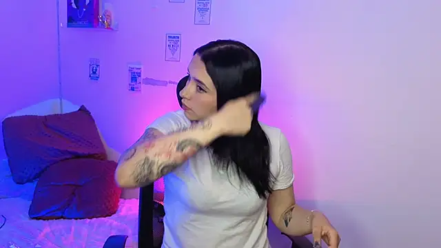 Emily Lindey online show from April 2026 03:56:01 AM