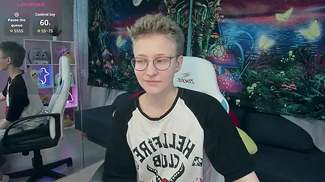 Snapshot of EllaSloan chatting on October 2025 06:03:02 AM EllaSloan online show from October 2025 06:03:02 AM