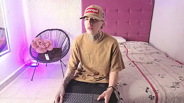 lily and wan online show from November 2025 10:06:02 AM