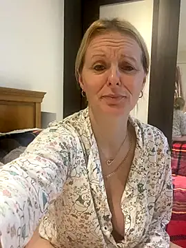 madamlillyrose online show from December 2025 10:24:02 AM