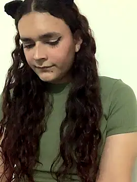 La-Gatiita-trans online show from December 2025 04:21:01 AM