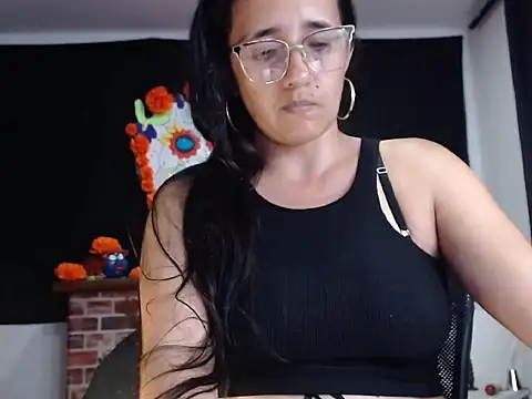 Lucyy Naugthy online show from November 2025 06:29:02 PM