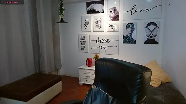 AmethystShadow17 online show from December 2025 04:49:02 PM