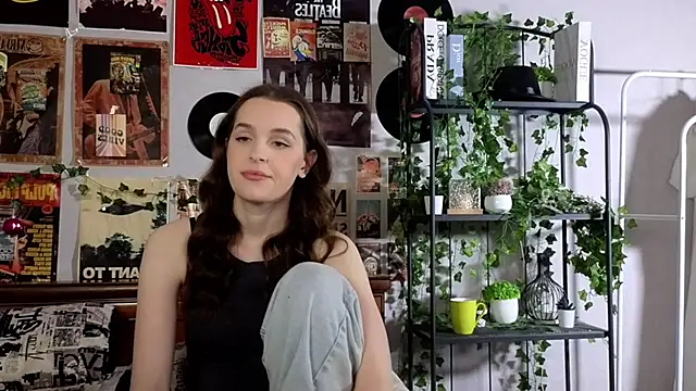 Snapshot of BritneySabeiha chatting on October 2025 06:43:01 PM BritneySabeiha online show from October 2025 06:43:01 PM